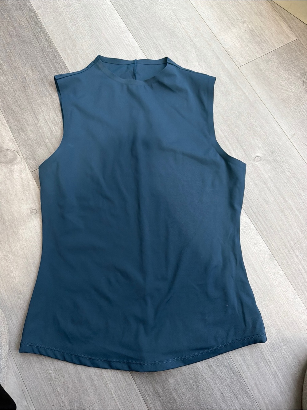 HALARA Sleeveless Mock Neck Top